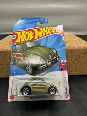 Hot Wheels 2022 Compact Kings 2/5 Volkswagen Beetle Green Woodie Bug 42/250 VW
